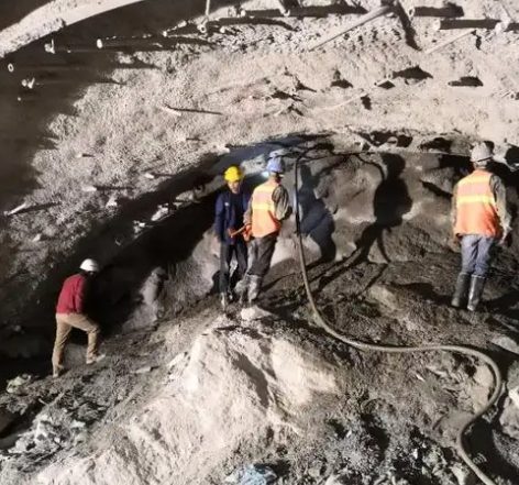 湛河拱顶带模注浆料的施工流程及注意事项